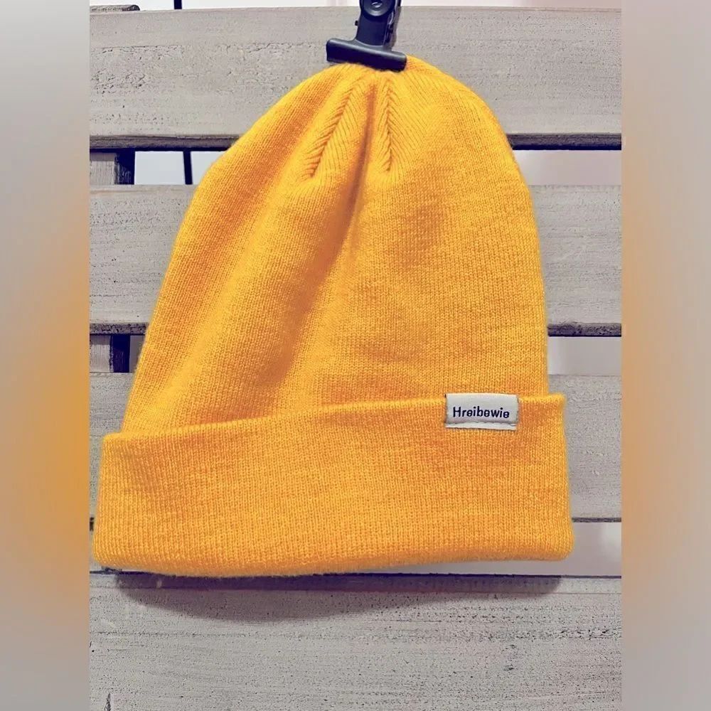 Hreibewie beanie hat in mustard yellow NWOT